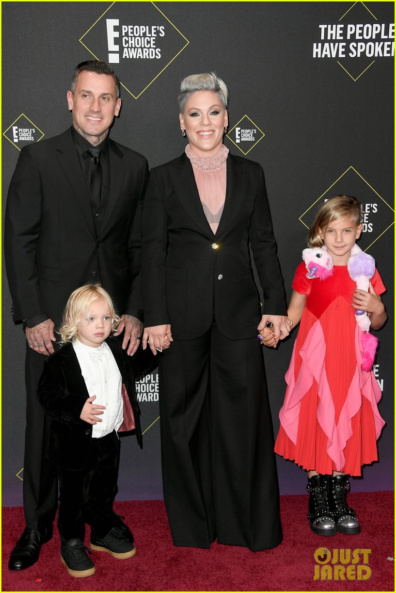 Photo: pink husband carey hart on perception 18 | Photo 4565456 | Just