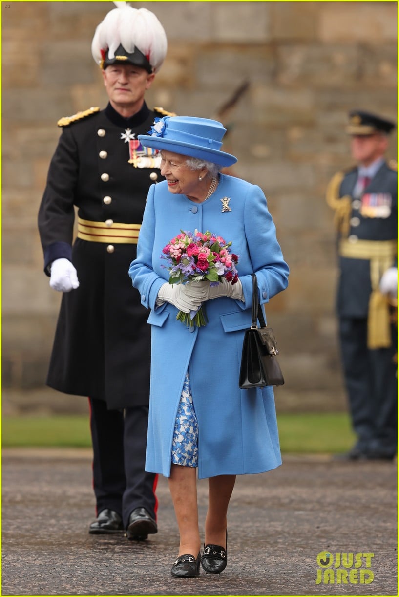 prince william joins queen elizabeth scotland 104577834
