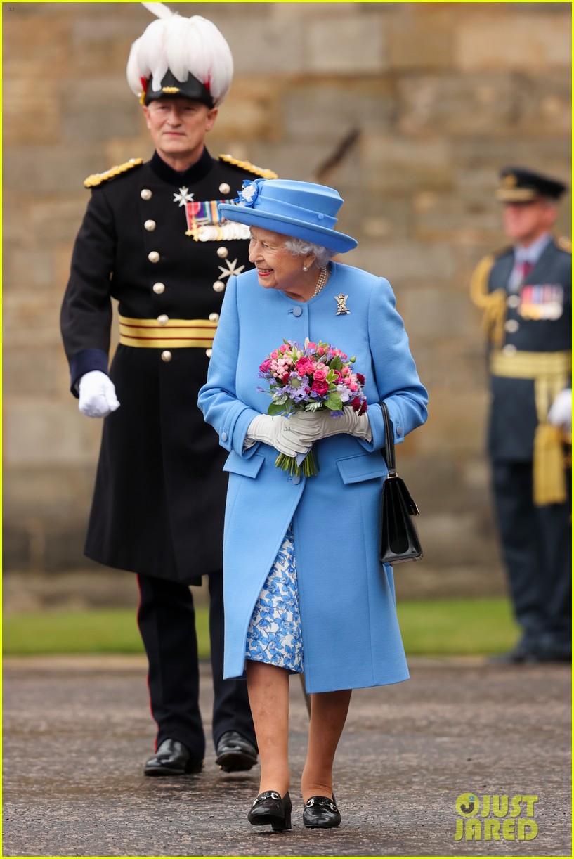 prince william joins queen elizabeth scotland 114577835
