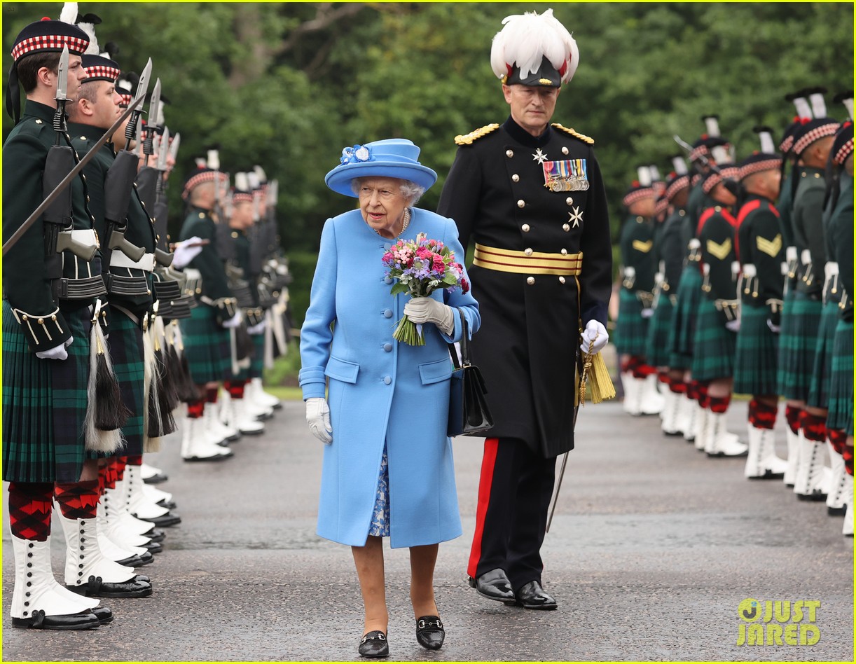prince william joins queen elizabeth scotland 134577837