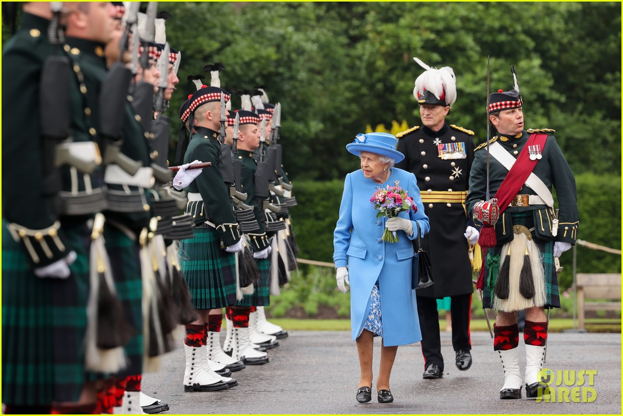 prince william joins queen elizabeth scotland 234577847