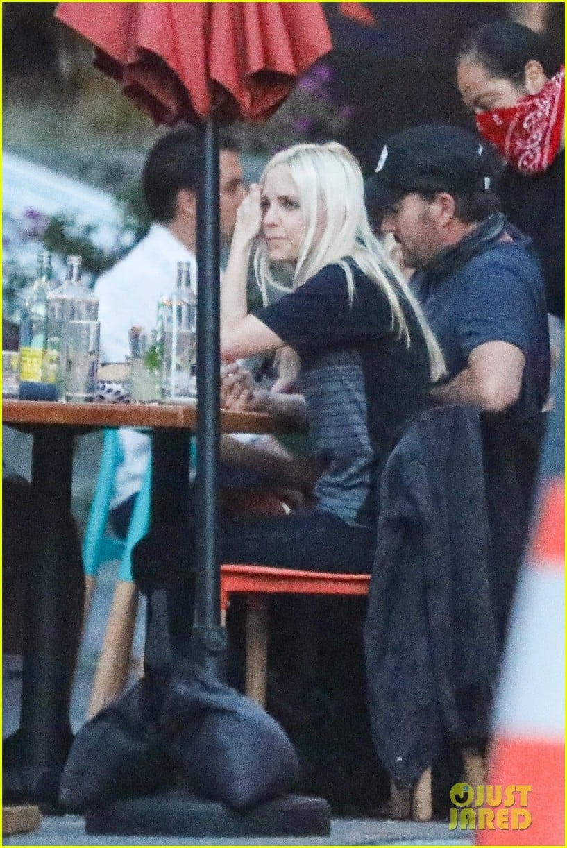 anna farris michael barrett might be married ring spotting lunch 014592584