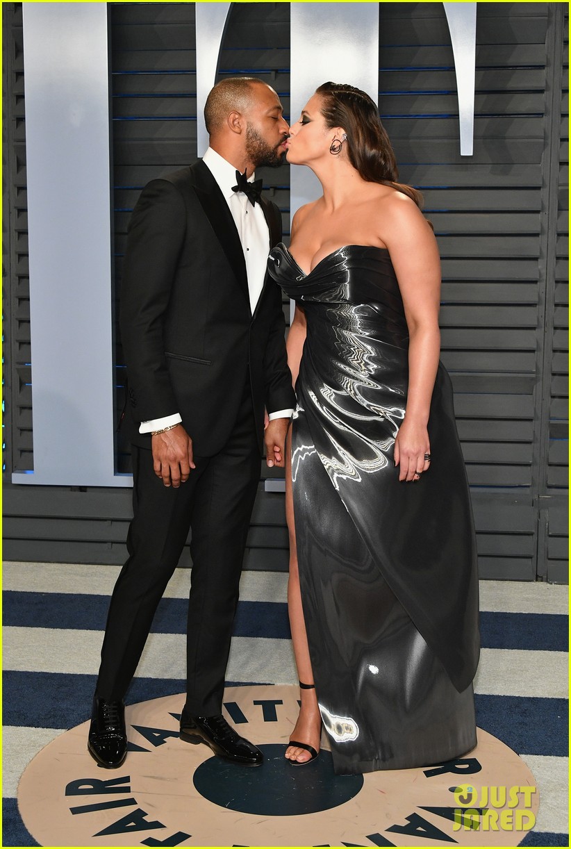 Photo: ashley graham pregnant 04 | Photo 4596325 | Just Jared