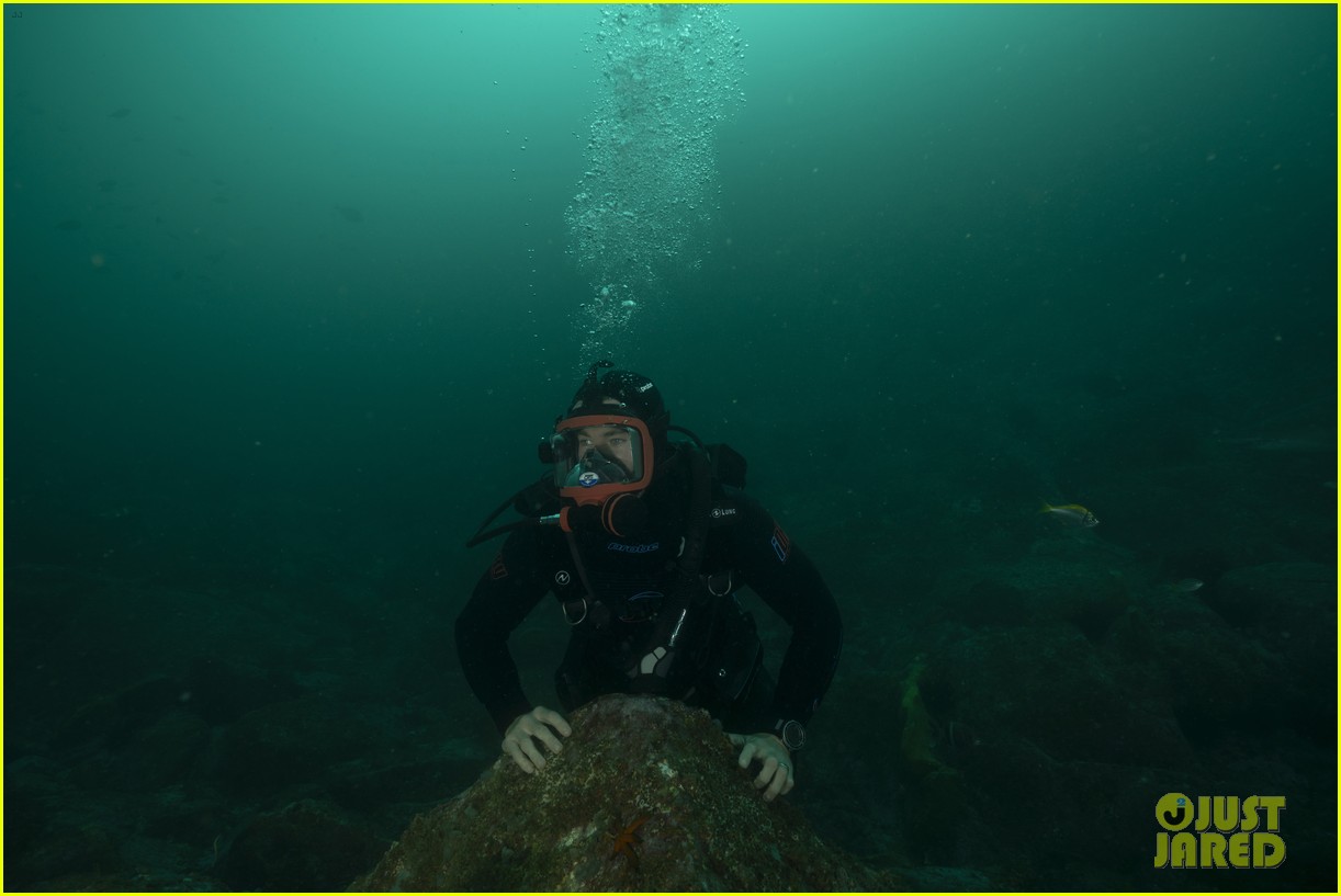 Chris Hemsworth Swims With Sharks During Nat Geo's Shark Week Photo