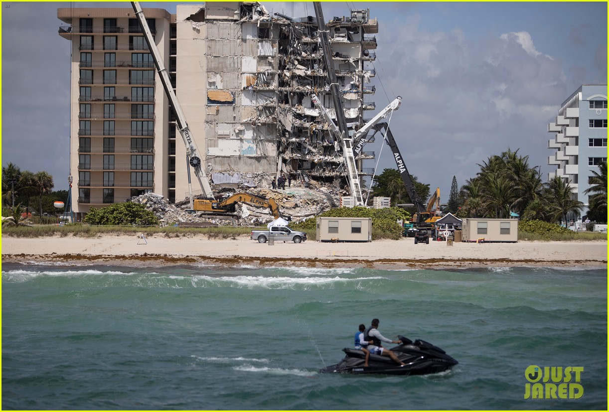 Photo remaining portion of miami condo building demolished 25 Photo