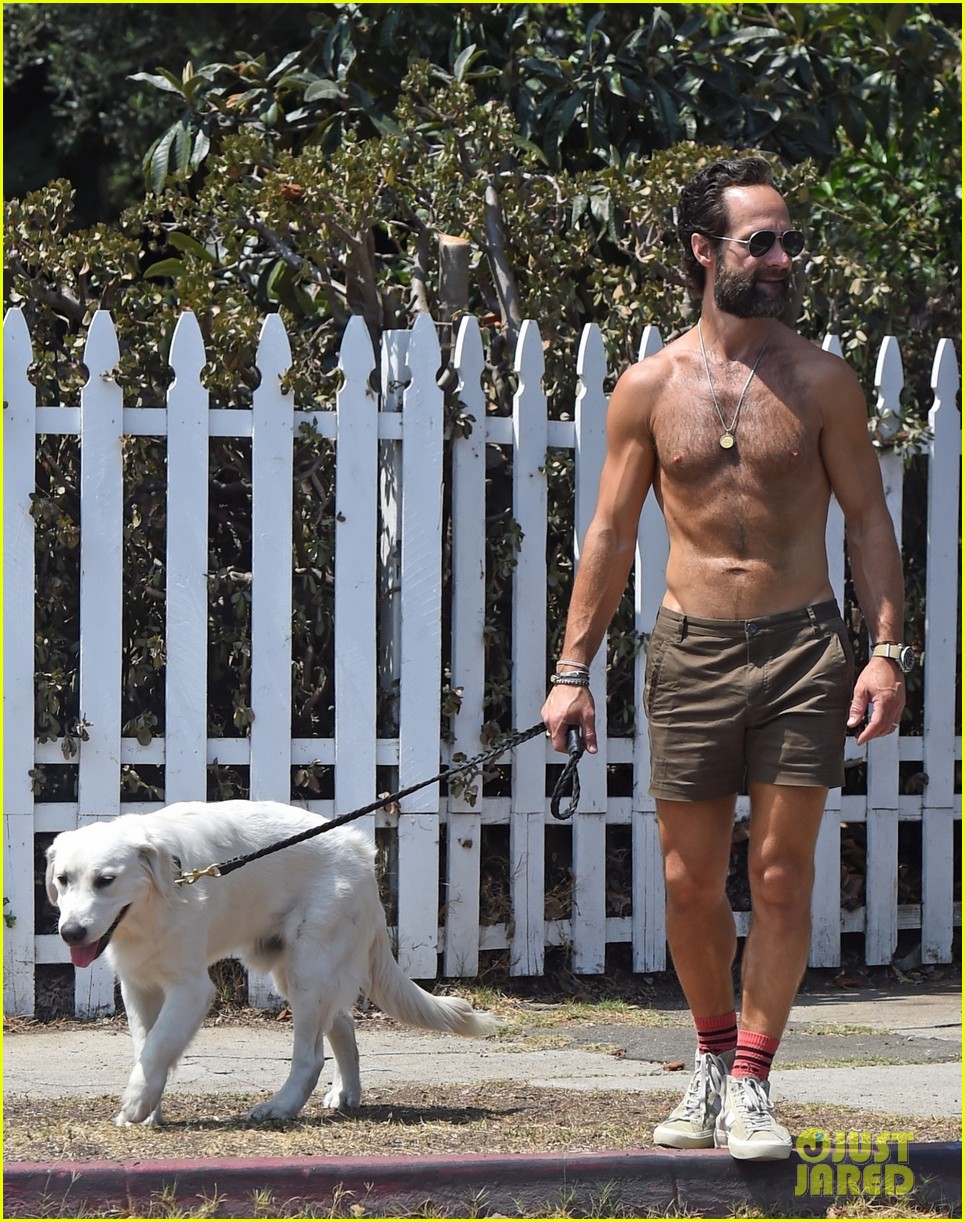 Silicon Valley’s Chris Diamantopoulos Bares Ripped Body During a