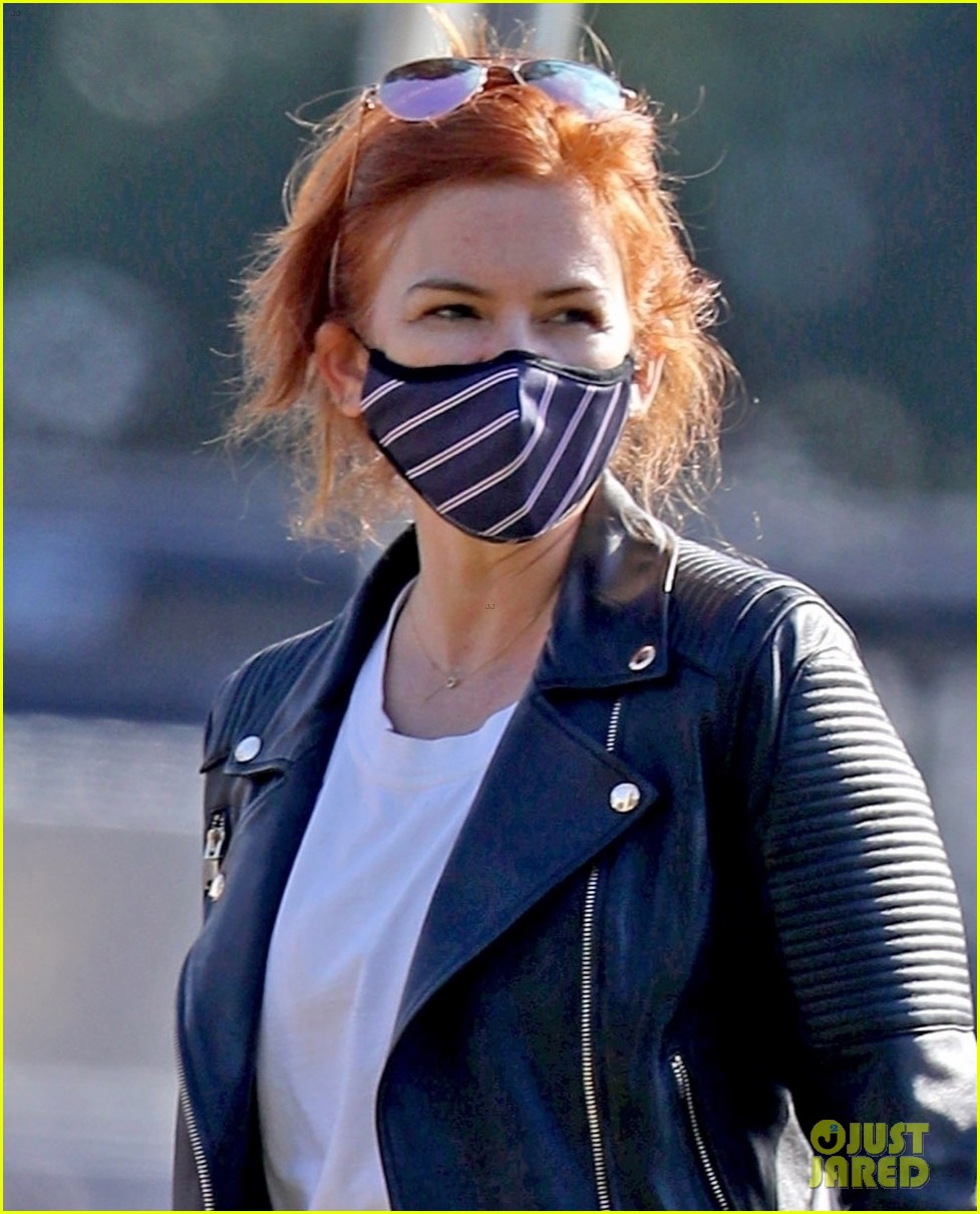isla fisher gets in quick workout at park sydney 024584278
