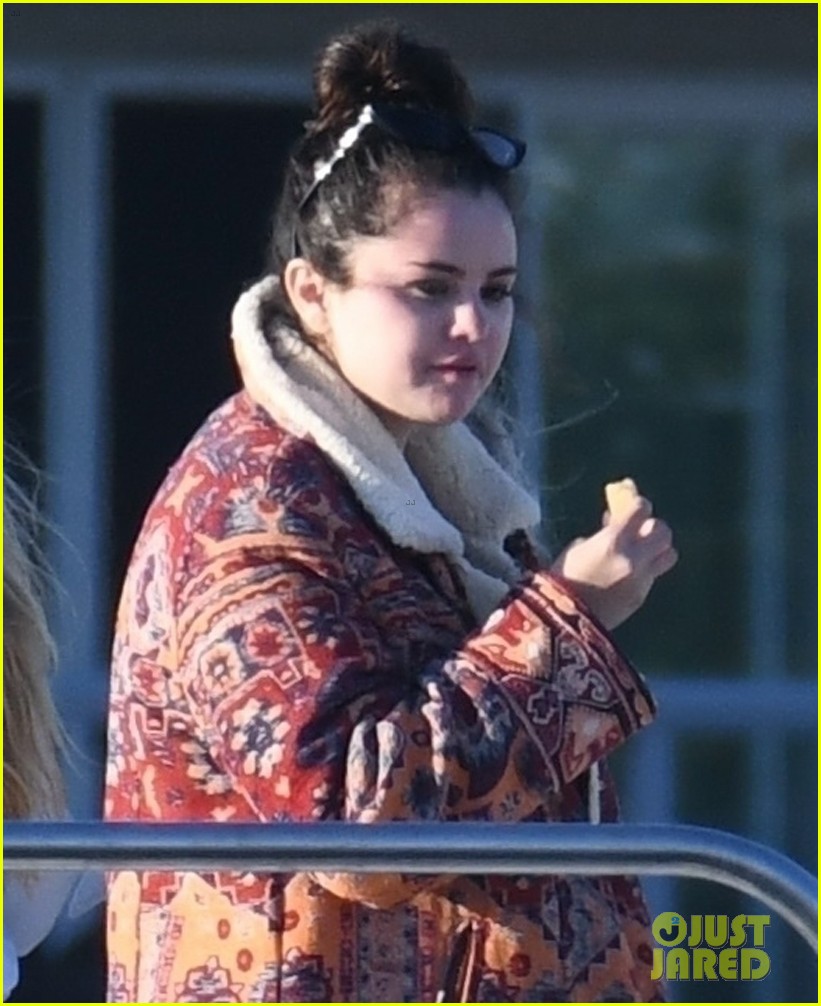selena gomez boards a yacht for quick trip with friends 024583708