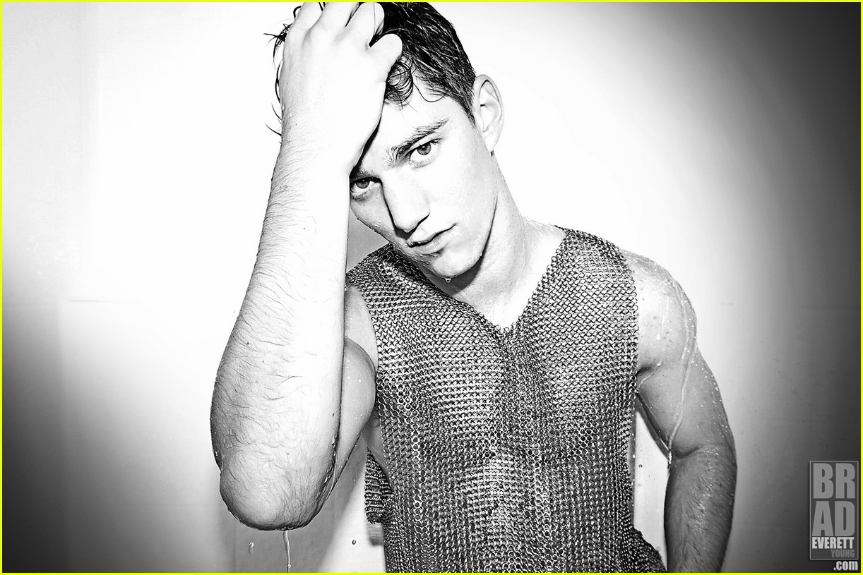 American Horror Stories' Nico Greetham Poses for Sexy Shower Shoot - E...