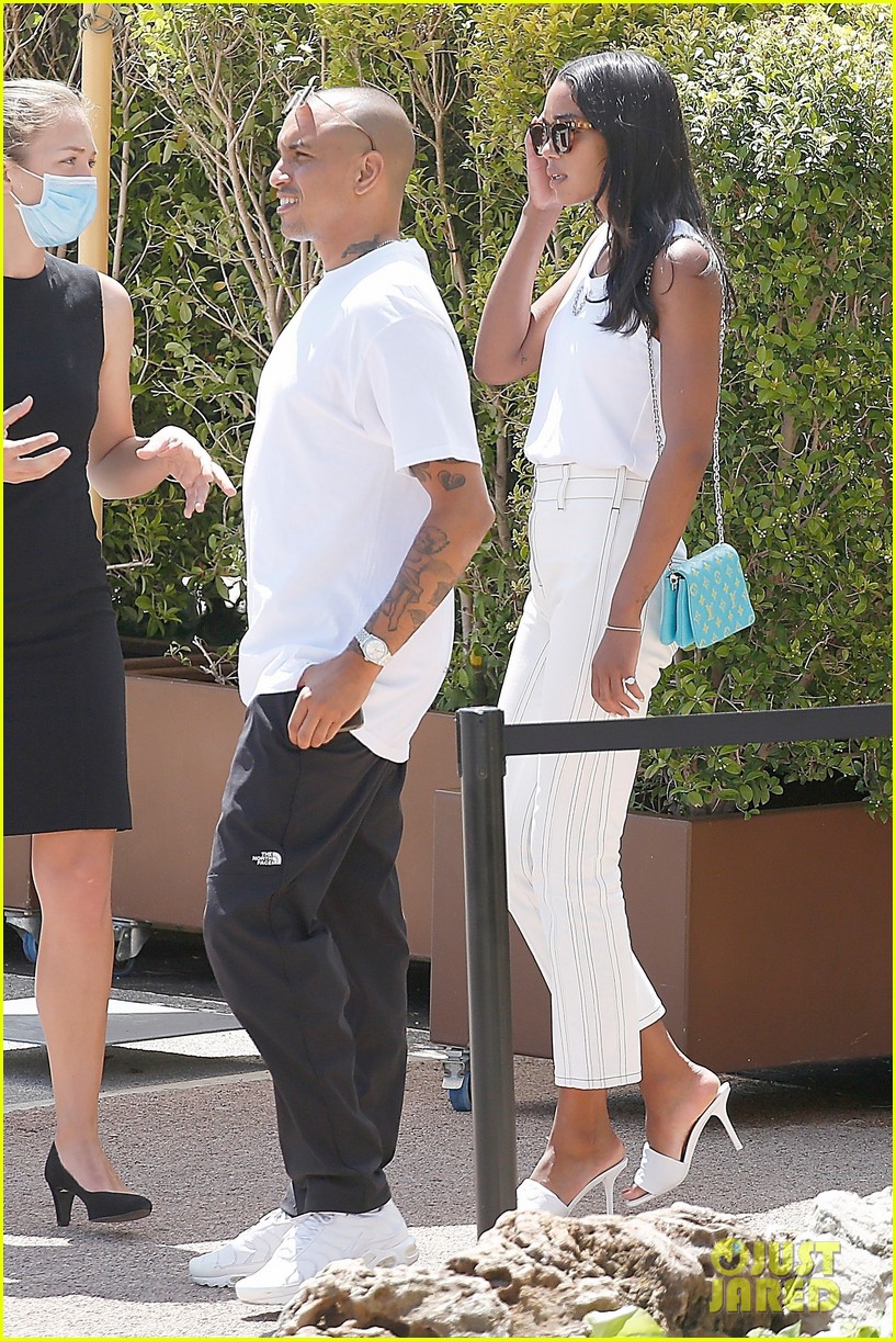 Photo: laura harrier sam jarou kiss 05 | Photo 4581396 | Just Jared