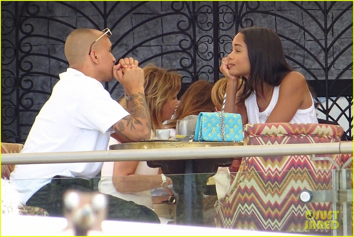 Photo: laura harrier sam jarou kiss 32 | Photo 4581435 | Just Jared