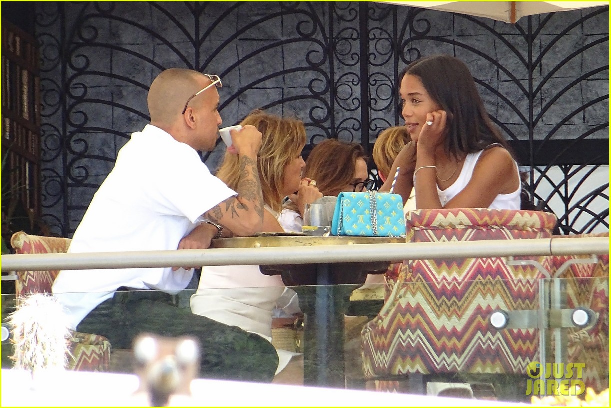 Photo: laura harrier sam jarou kiss 35 | Photo 4581438 | Just Jared