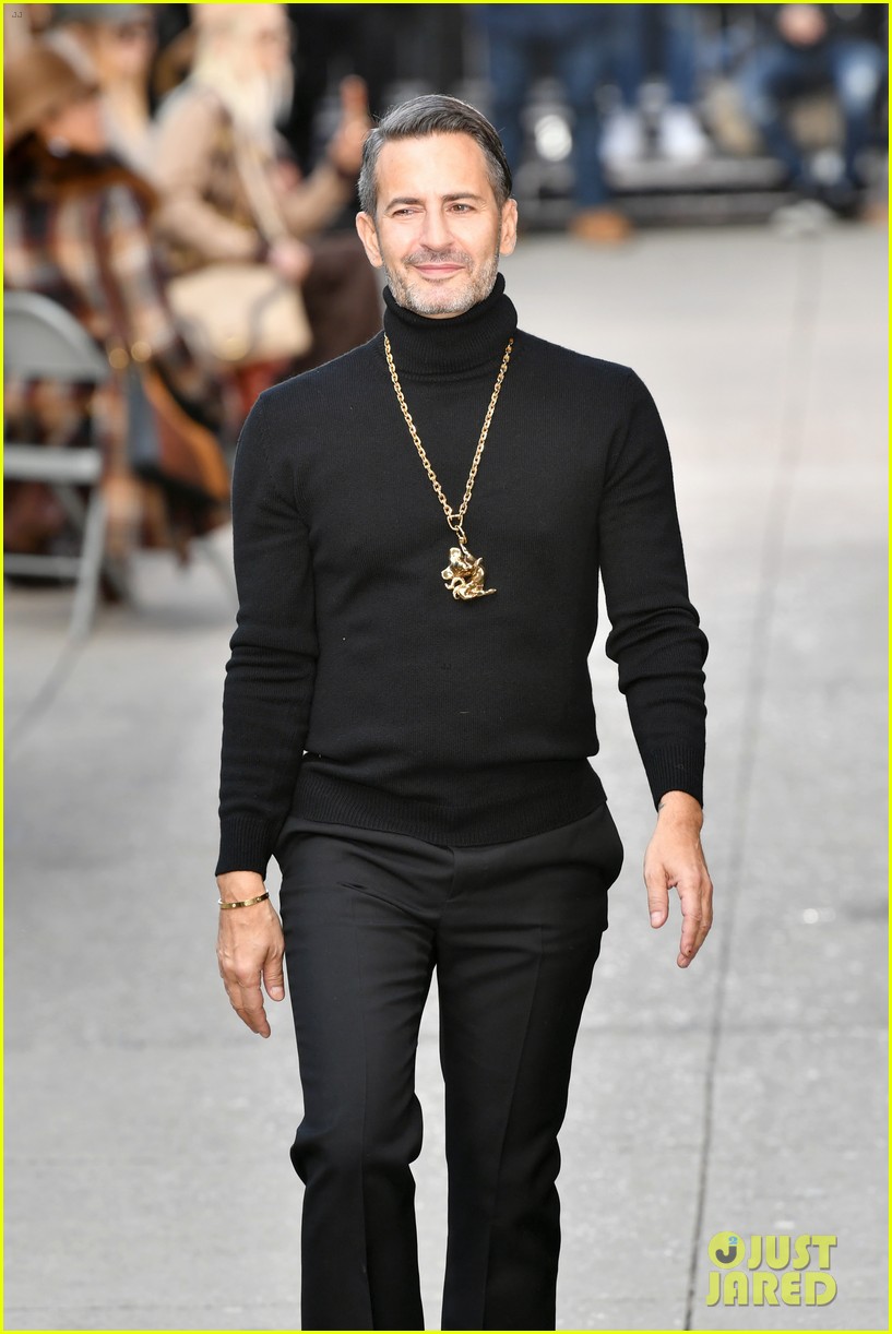 Marc Jacobs Documents Facelift While Recovering in Oxygen Chamber