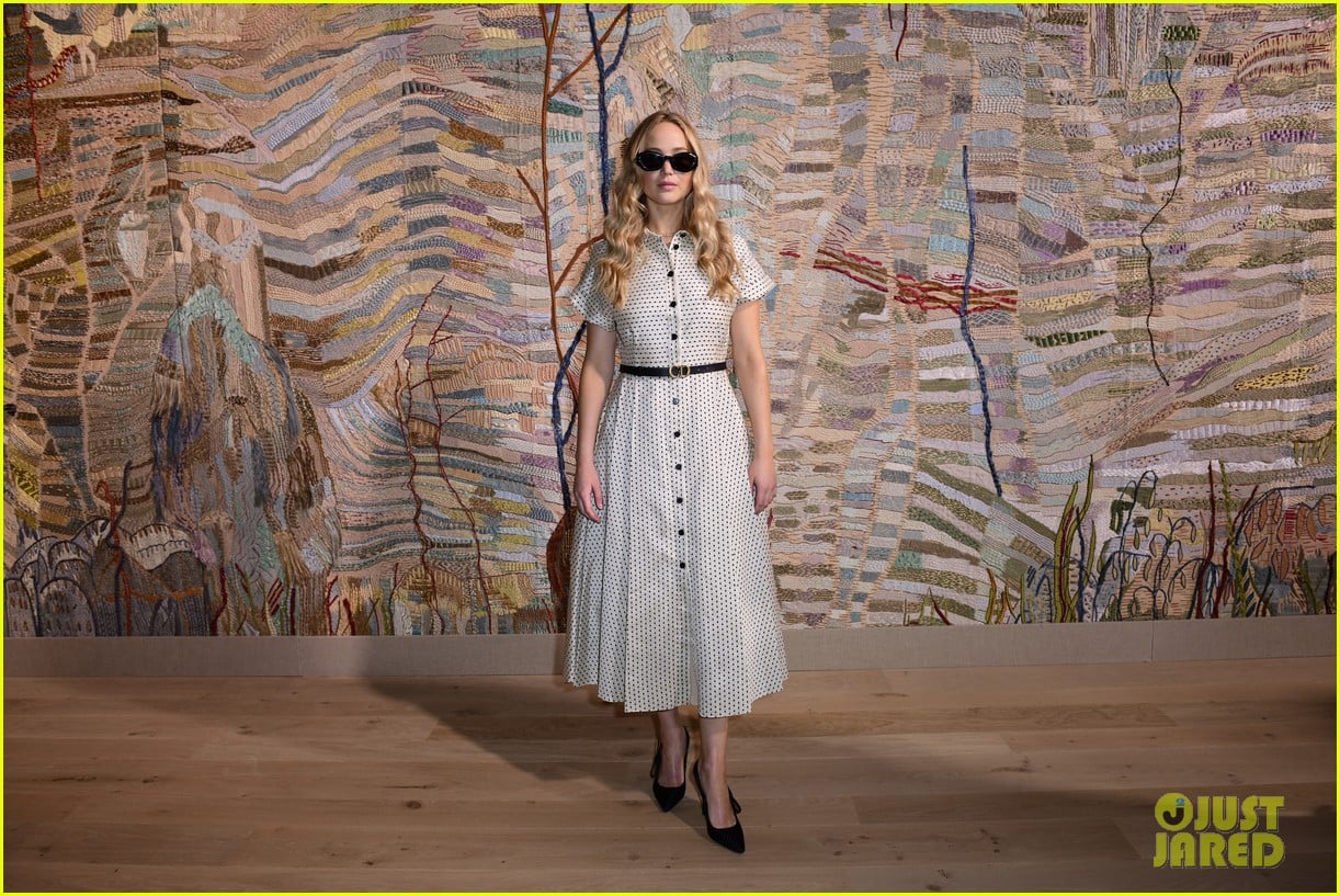 jennifer lawrence attends dior show first in years 034582258