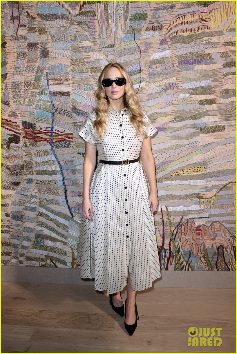 jennifer lawrence attends dior show first in years 074582262