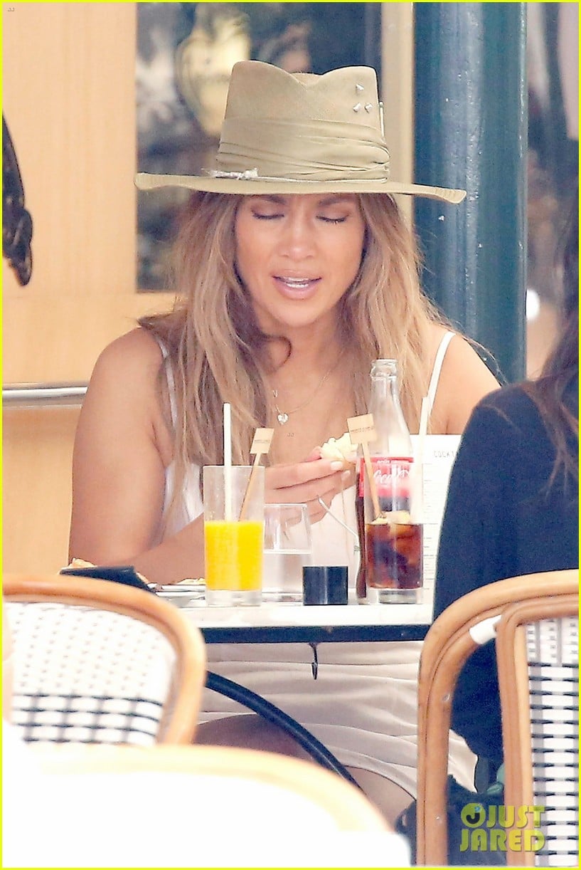 Jennifer Lopez Photographed Wearing 'Ben' Necklace - See Pictures