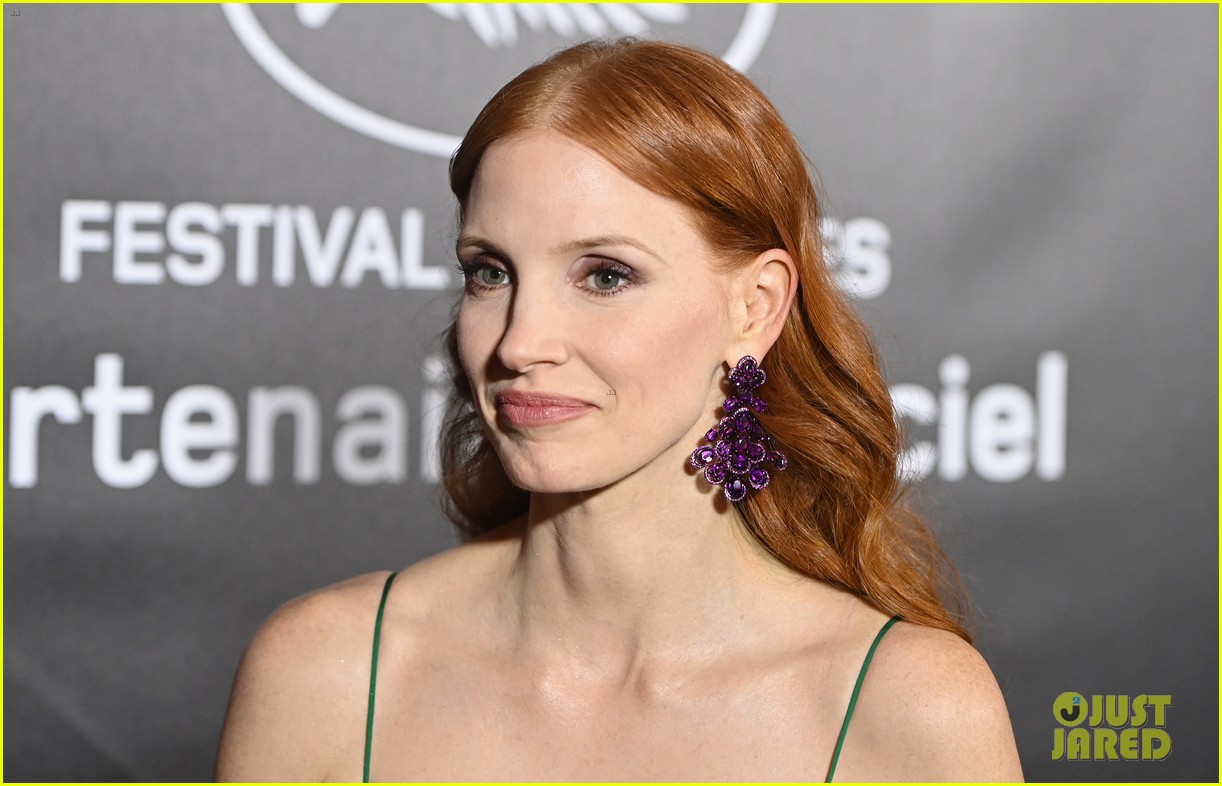 jessica chastain green valentino cannes chopard trophy dinner 104585619