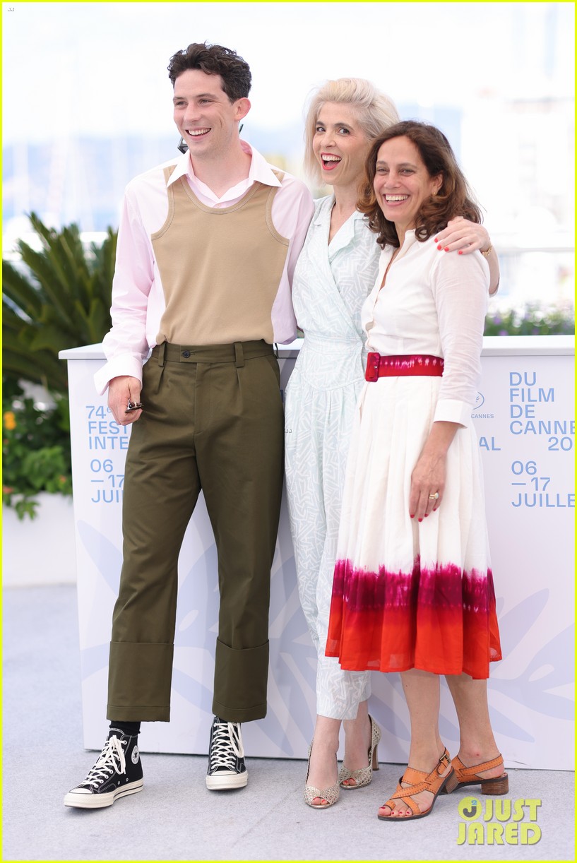 Photo: josh oconnor mothering sunday photo call at cannes 06 | Photo