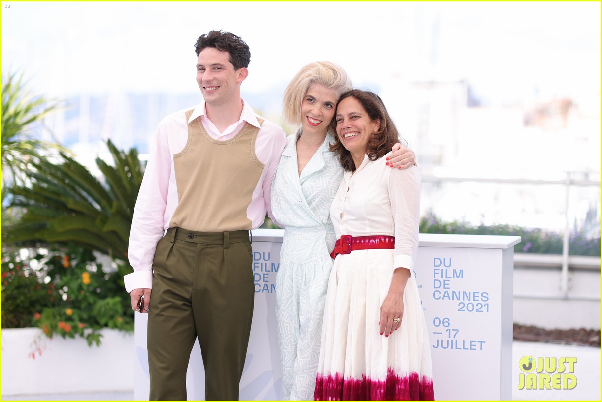 Photo: josh oconnor mothering sunday photo call at cannes 08 | Photo