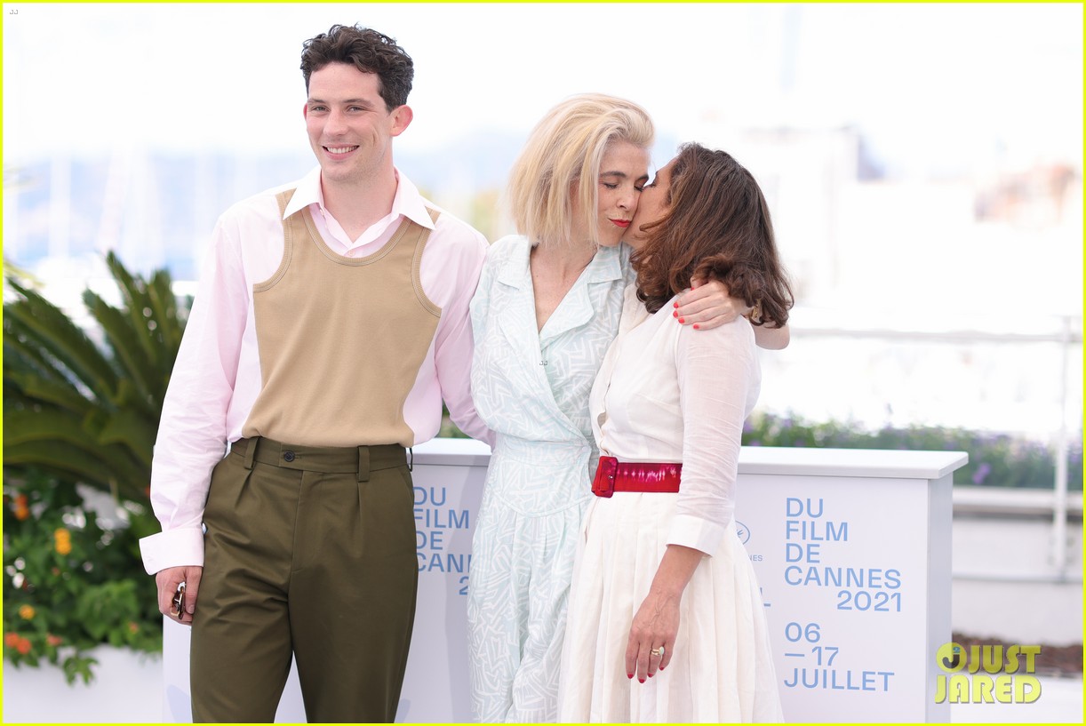 Josh O'Connor Arrives at 'Mothering Sunday' Cannes Photo Call! : Photo 4585981 | Photos | Just