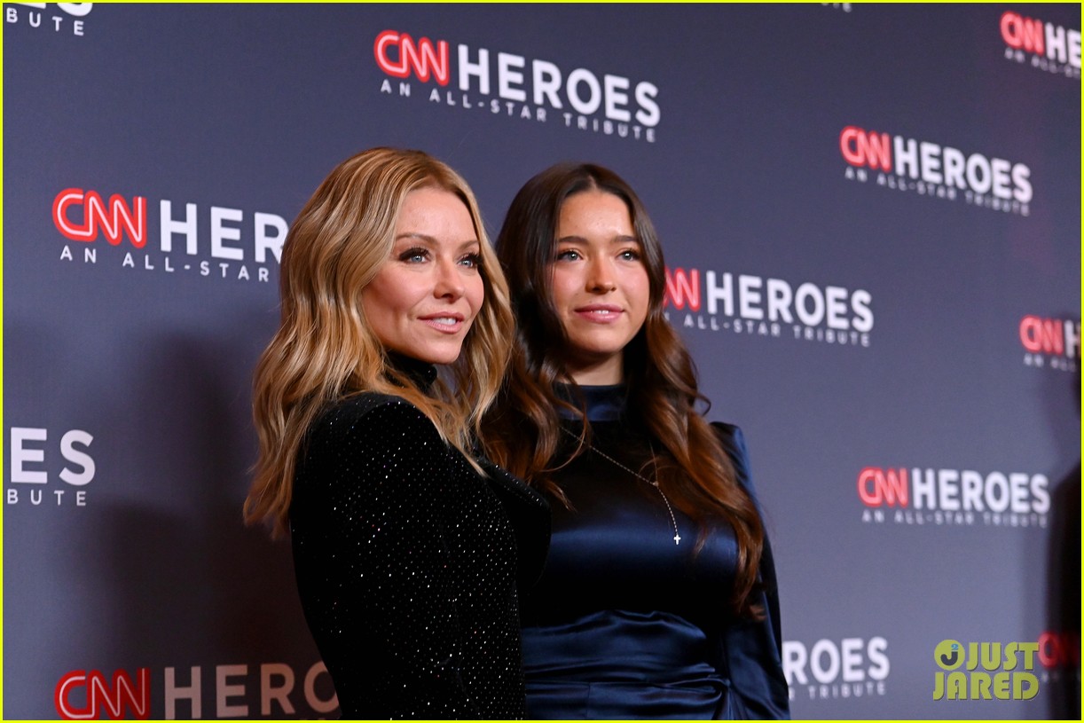 Kelly Ripa Set to Release Her First Book 'Live Wire' in 2022 Photo