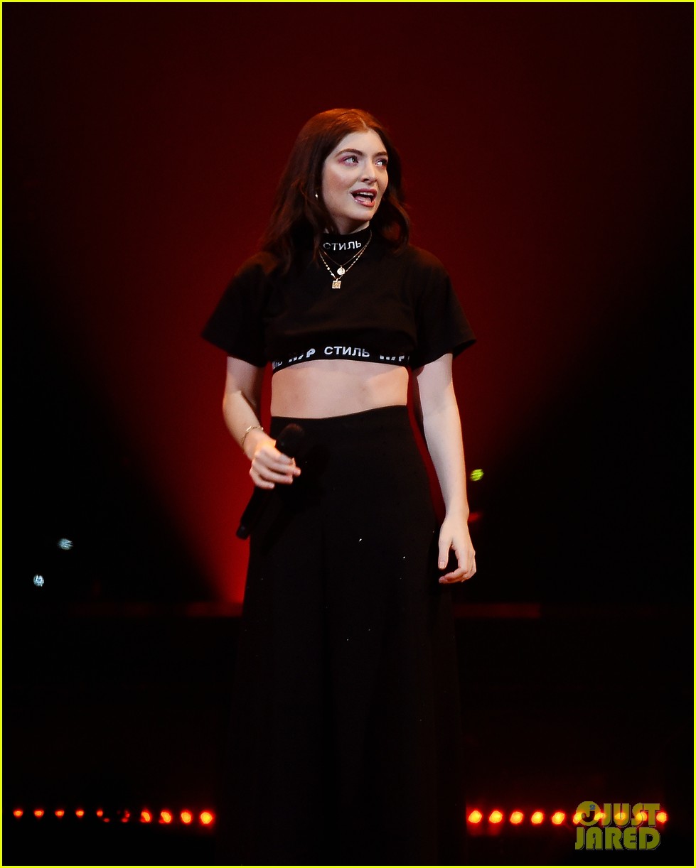 lorde iv drip after seth meyers drinking 044593816