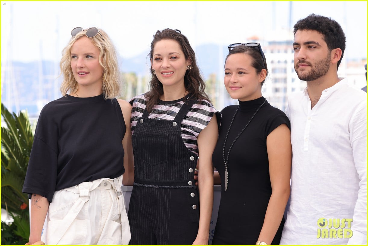 marion cotillard steps out for bigger than us photo call 244585944