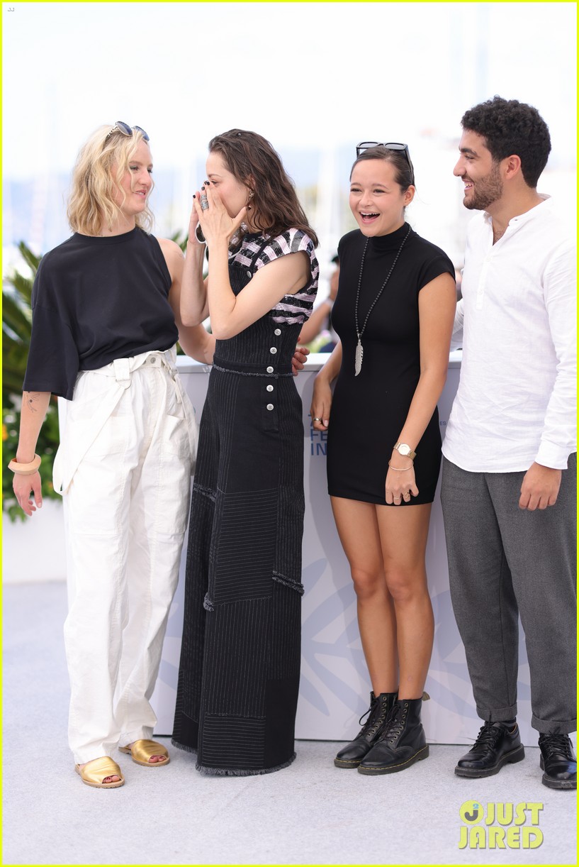 marion cotillard steps out for bigger than us photo call 274585947