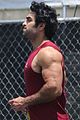 kumail nanjiani puts massive muscles on full display during workout 04