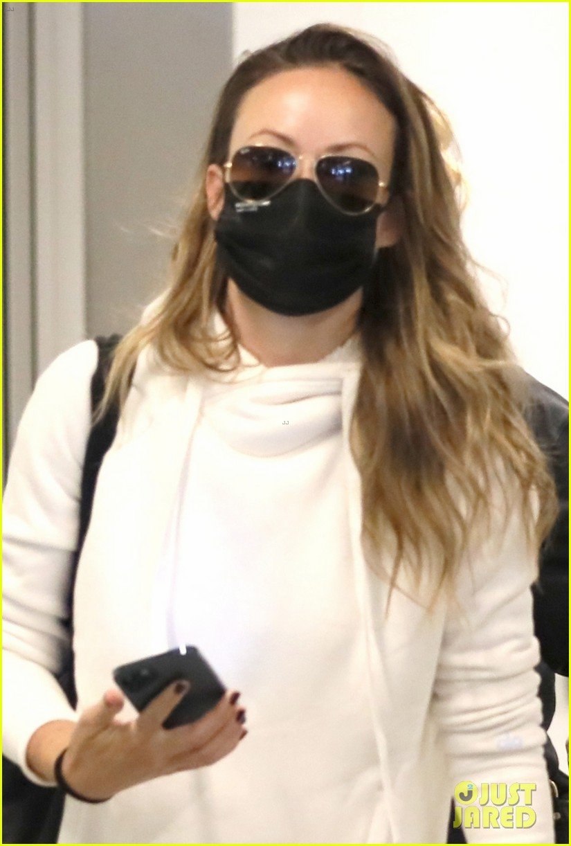 olivia wilde lowkey airport arrival 054592592