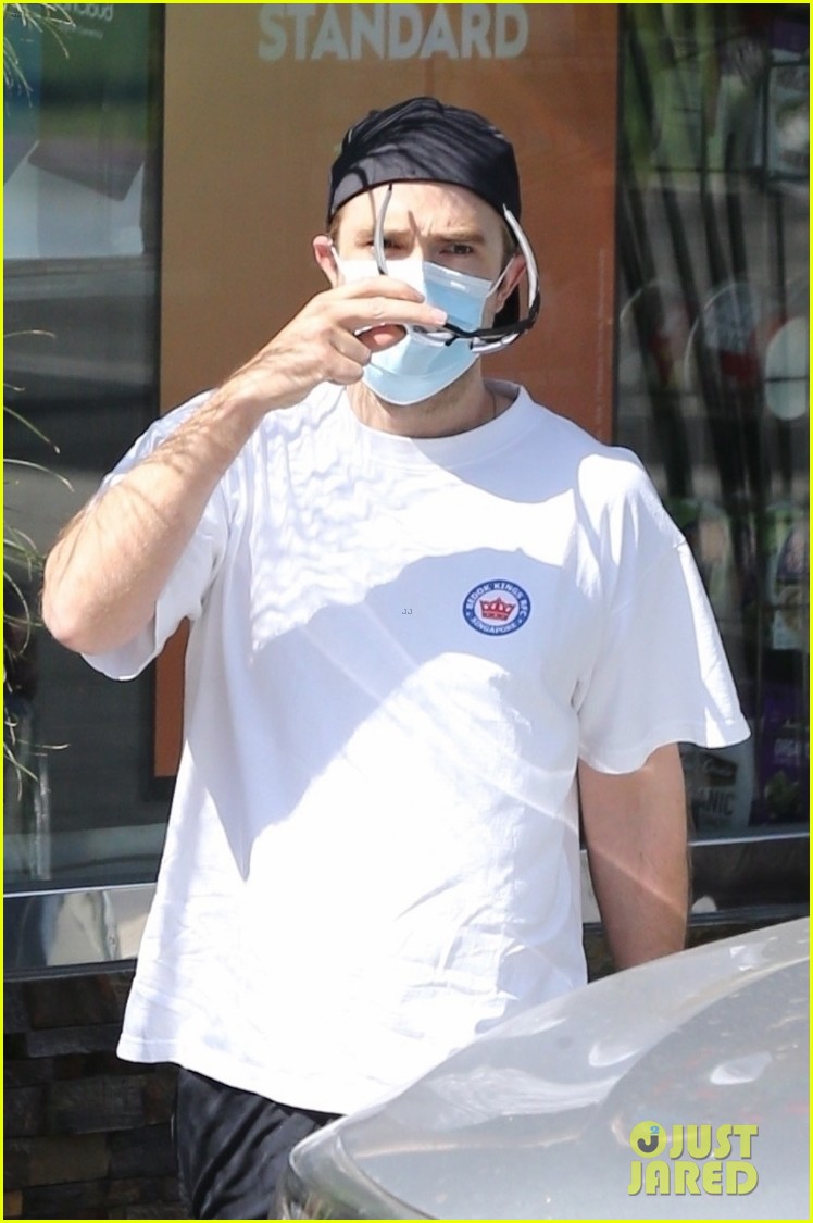 robert pattinson spotted in los angeles 034585443