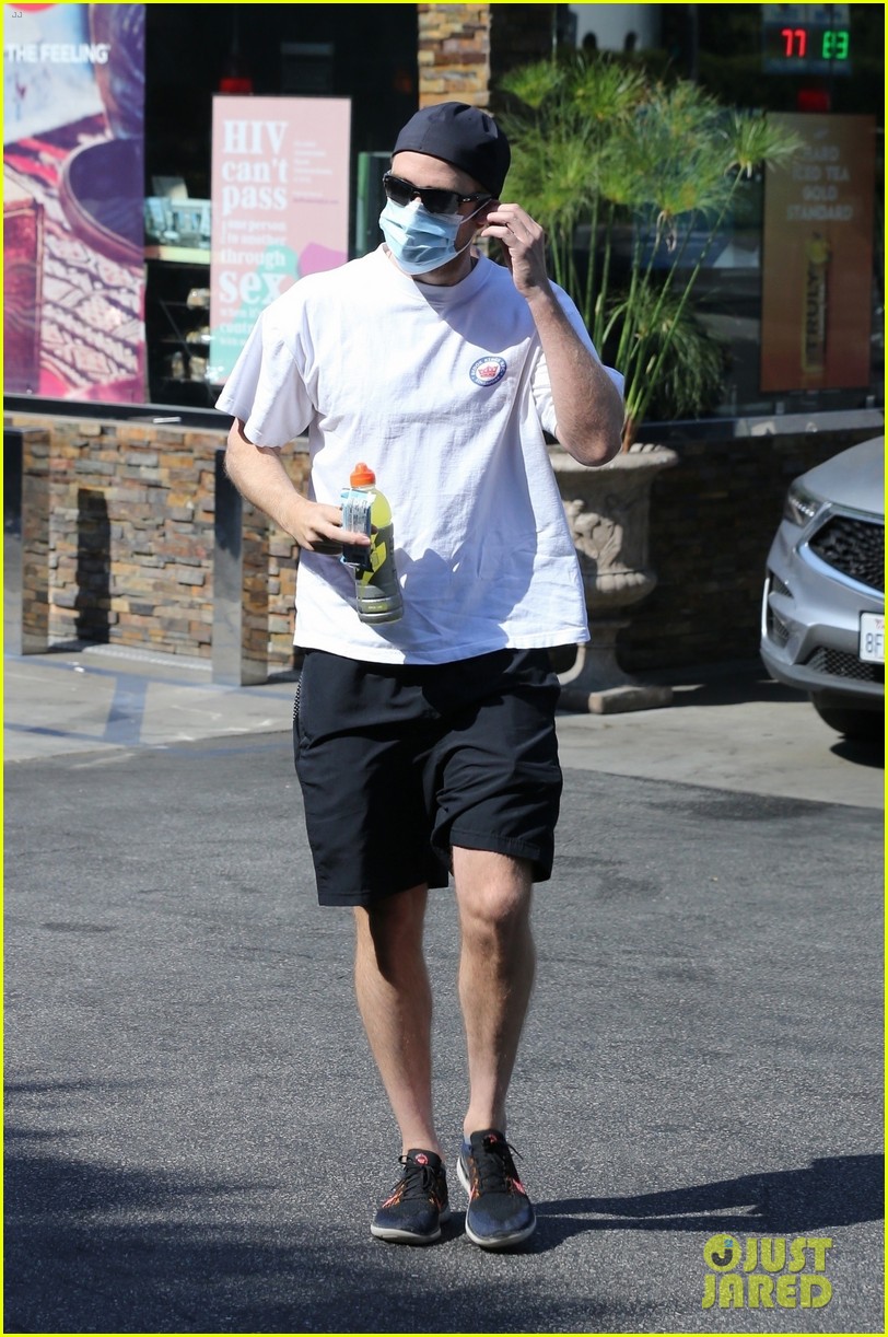 robert pattinson spotted in los angeles 124585452