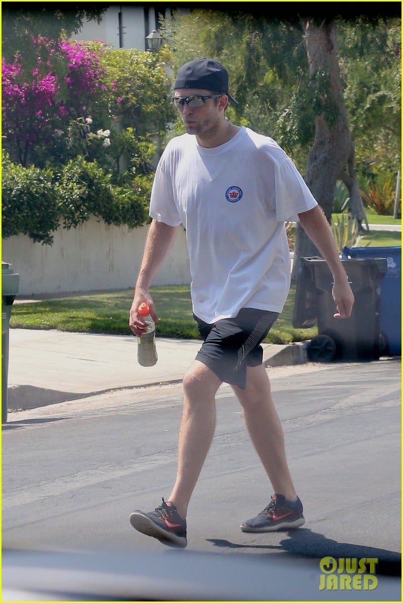 robert pattinson spotted in los angeles 234585463