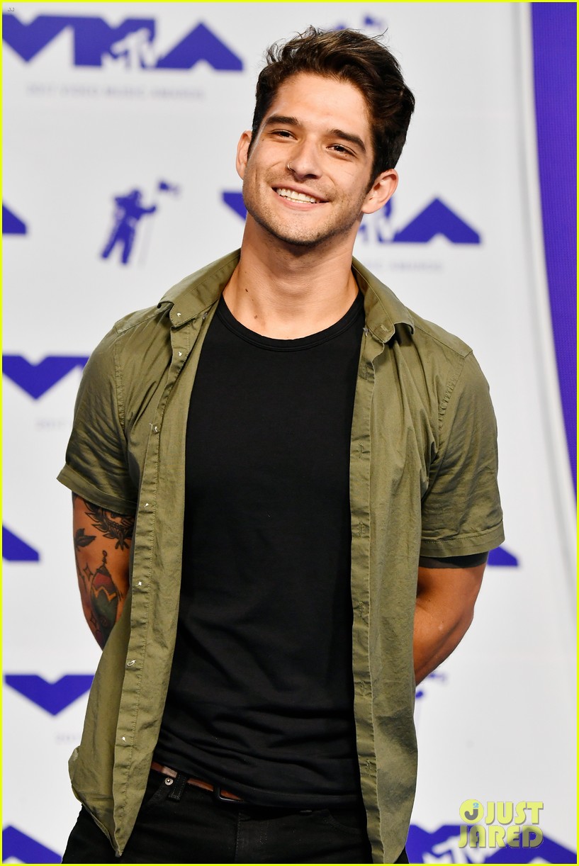 tyler posey comes out as queer 034580817