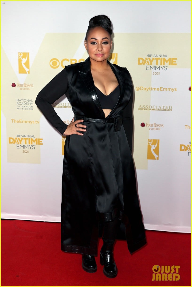 Raven Symone & Wife Miranda PearmanMaday Couple Up at Daytime Emmy(00)