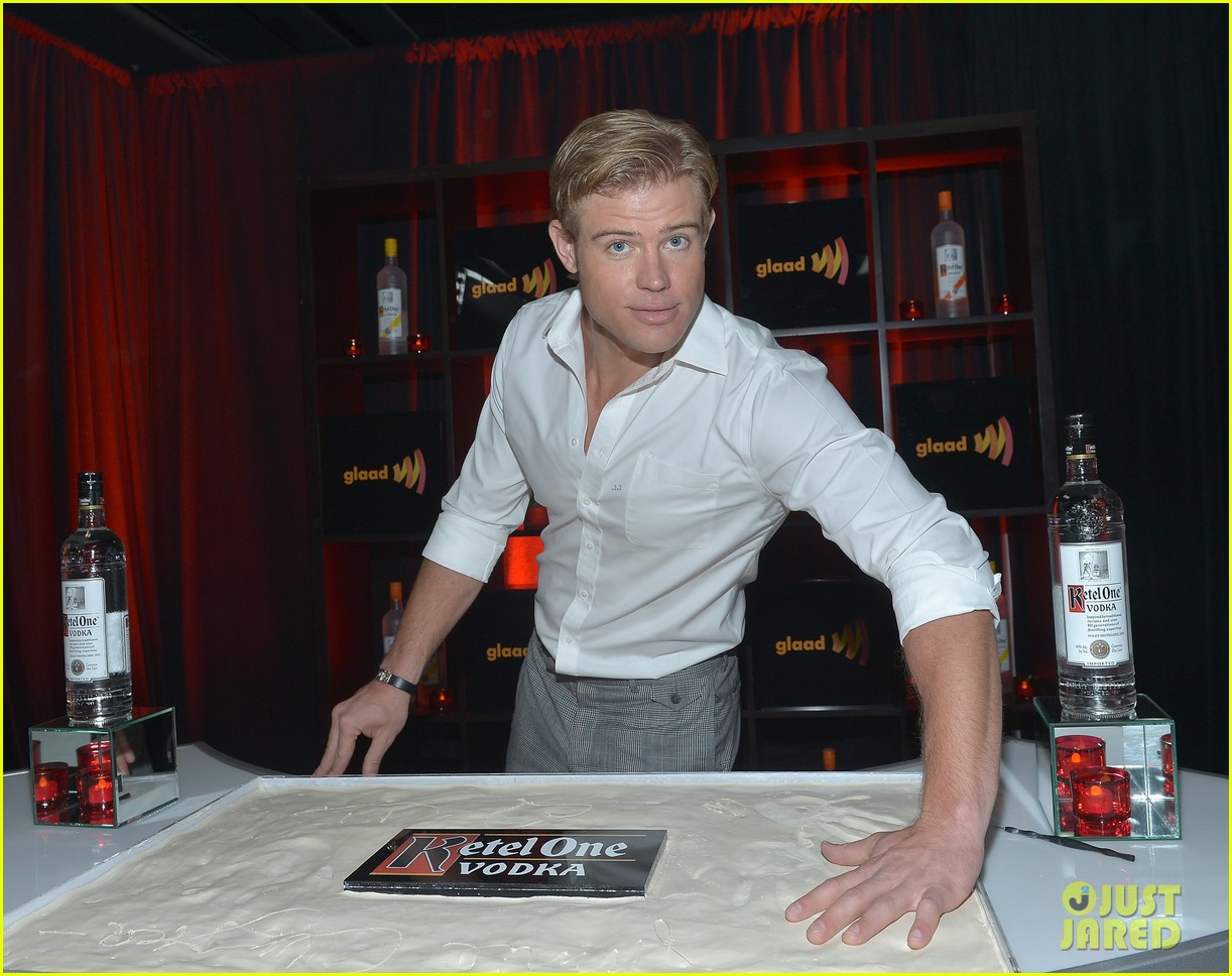 90210's Trevor Donovan Comments on Older Actors Playing Teens: 'Get Over It': Photo 4595762 | Trevor Donovan Pictures - Vimarsana News