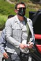 ben affleck spotted looking at engagement rings 06
