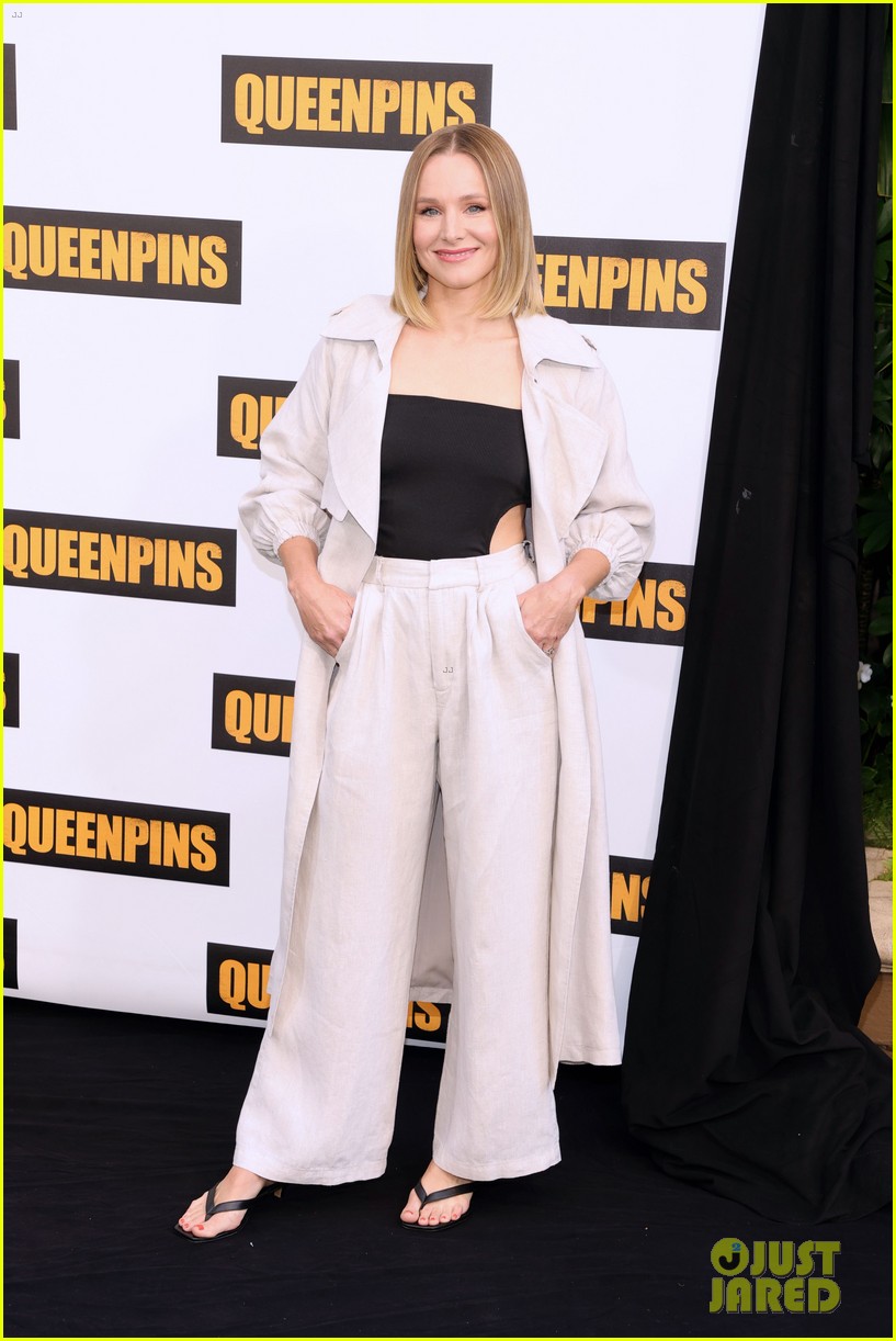 Bebe Rexha, Kirby Howell-Baptiste, & Kristen Bell Pose Together at