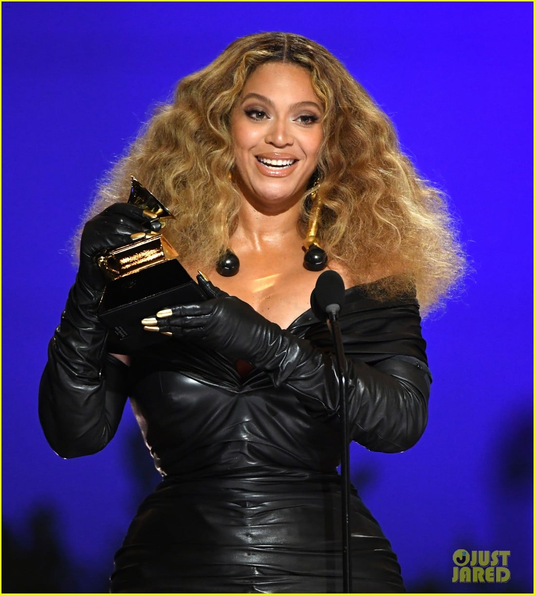 Beyonce Is Building A Honey Farm With Bees!: Photo 4603270 | Beyonce ...