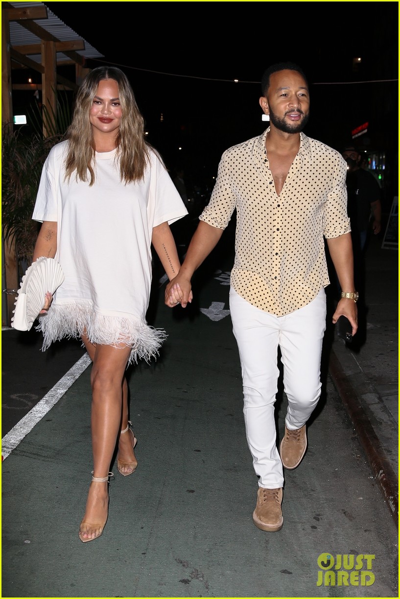 chrissy teigen and john legend step out dinner date in nyc 054607173