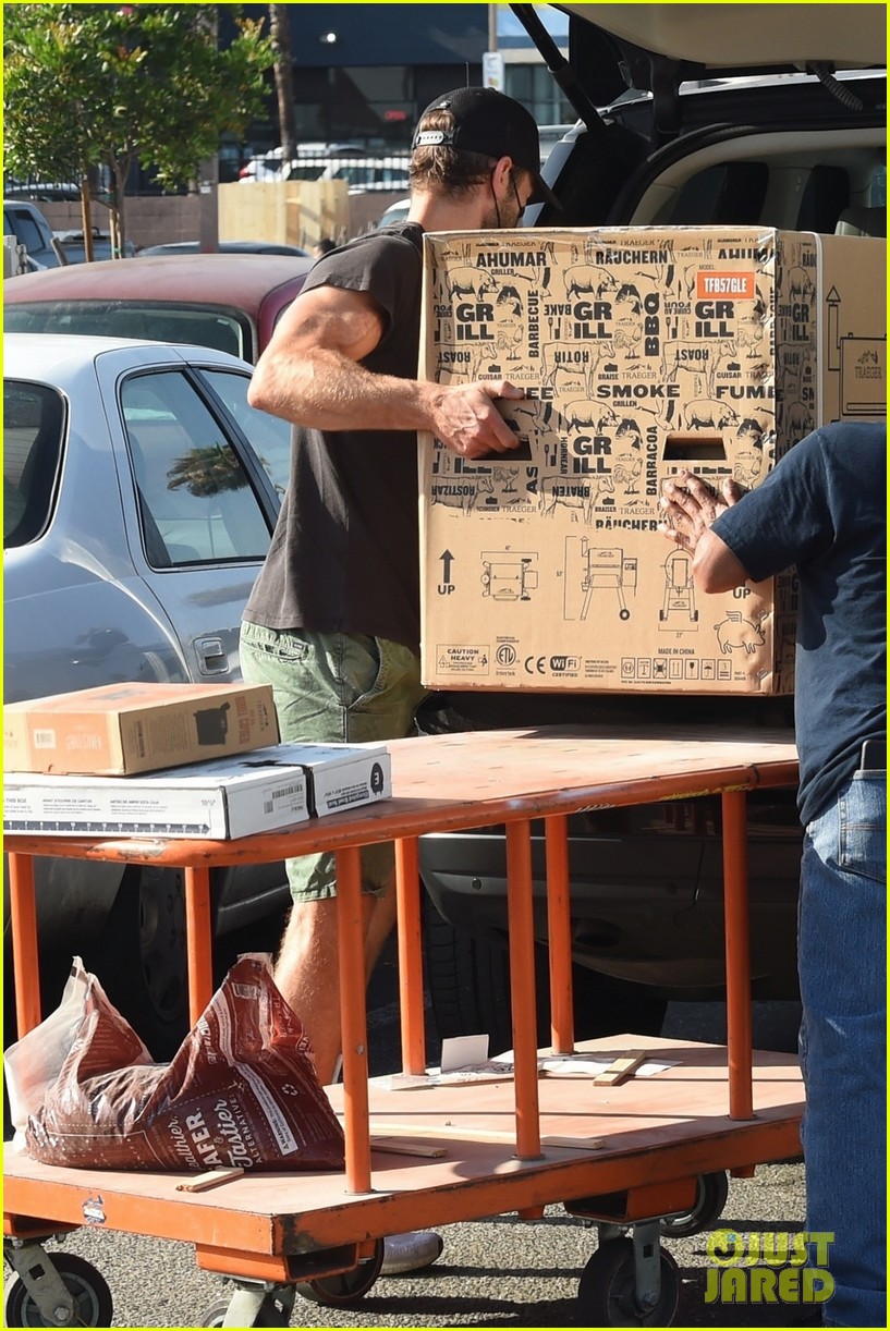 chace crawford picks up grill trip to home depot 034607699