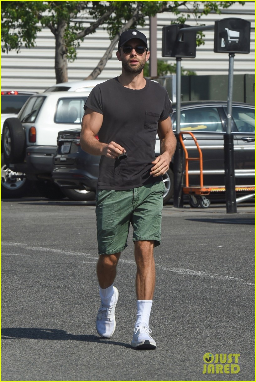 chace crawford picks up grill trip to home depot 064607676