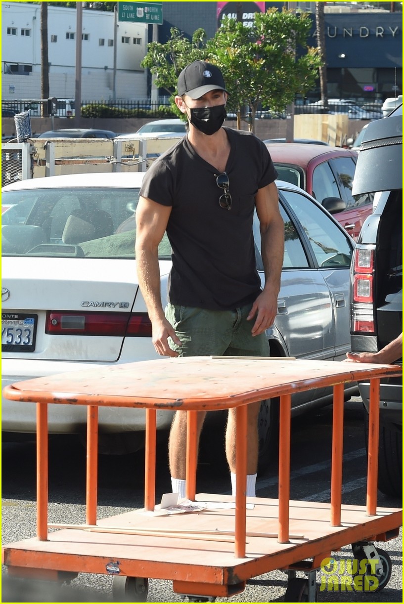 chace crawford picks up grill trip to home depot 094607679