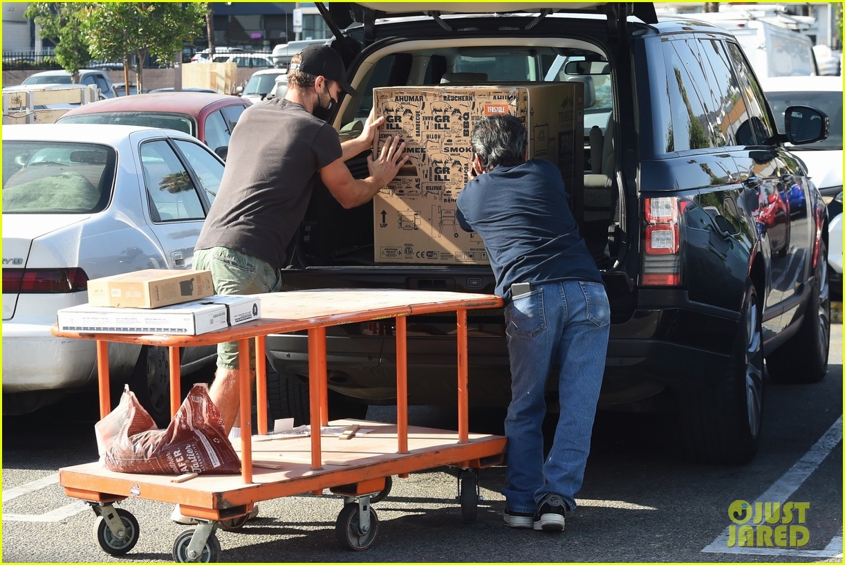 chace crawford picks up grill trip to home depot 114607707