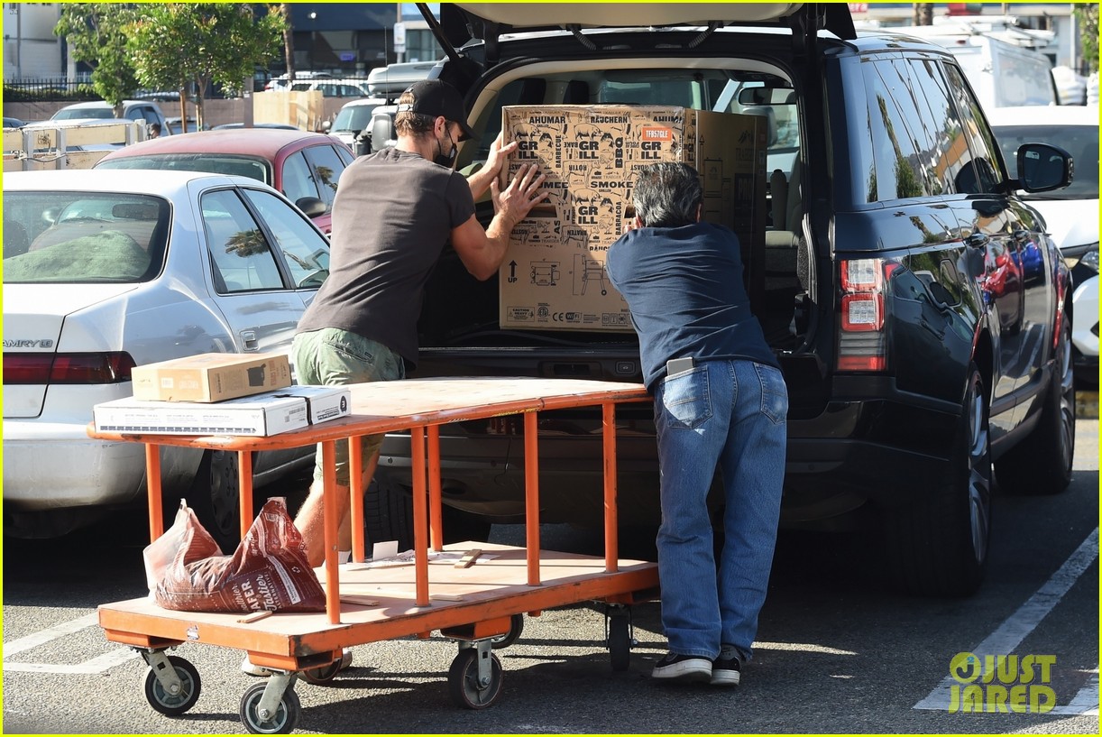chace crawford picks up grill trip to home depot 124607708