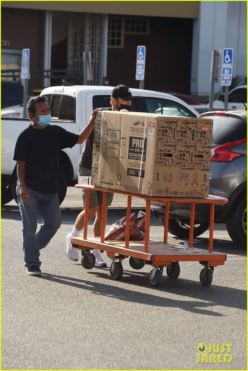 chace crawford picks up grill trip to home depot 204607716