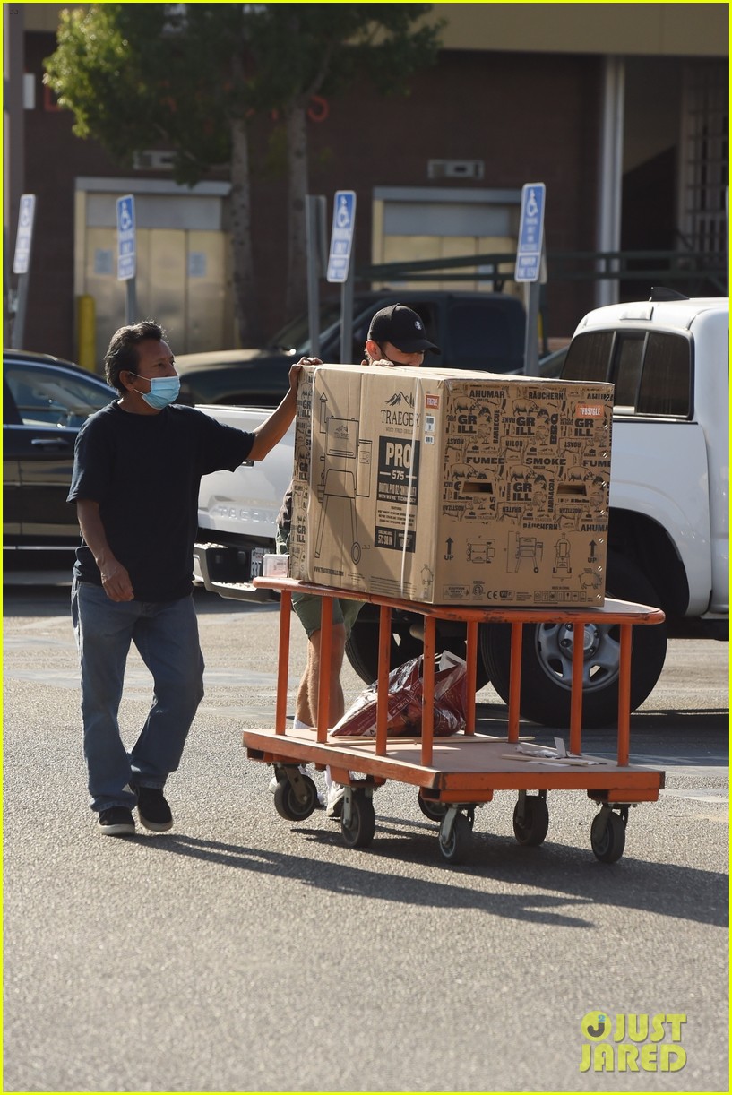 chace crawford picks up grill trip to home depot 214607717