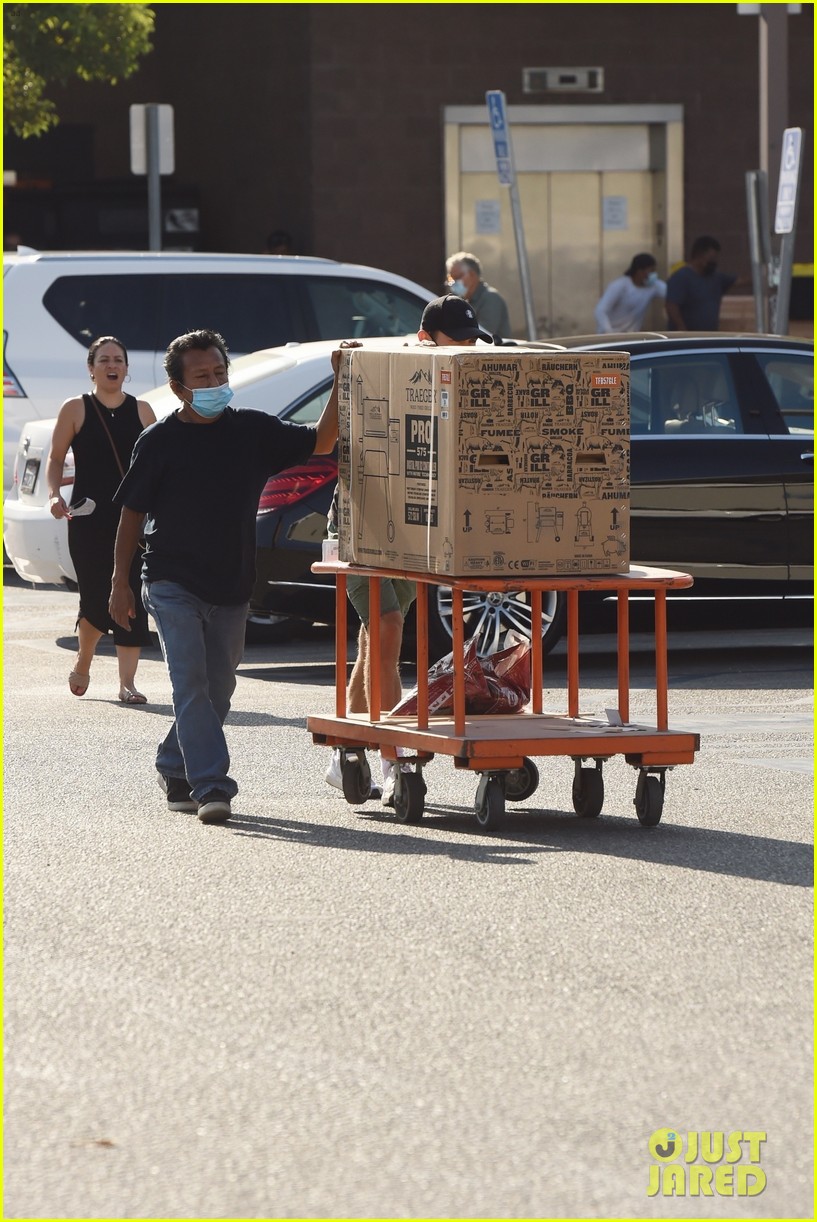 chace crawford picks up grill trip to home depot 244607694
