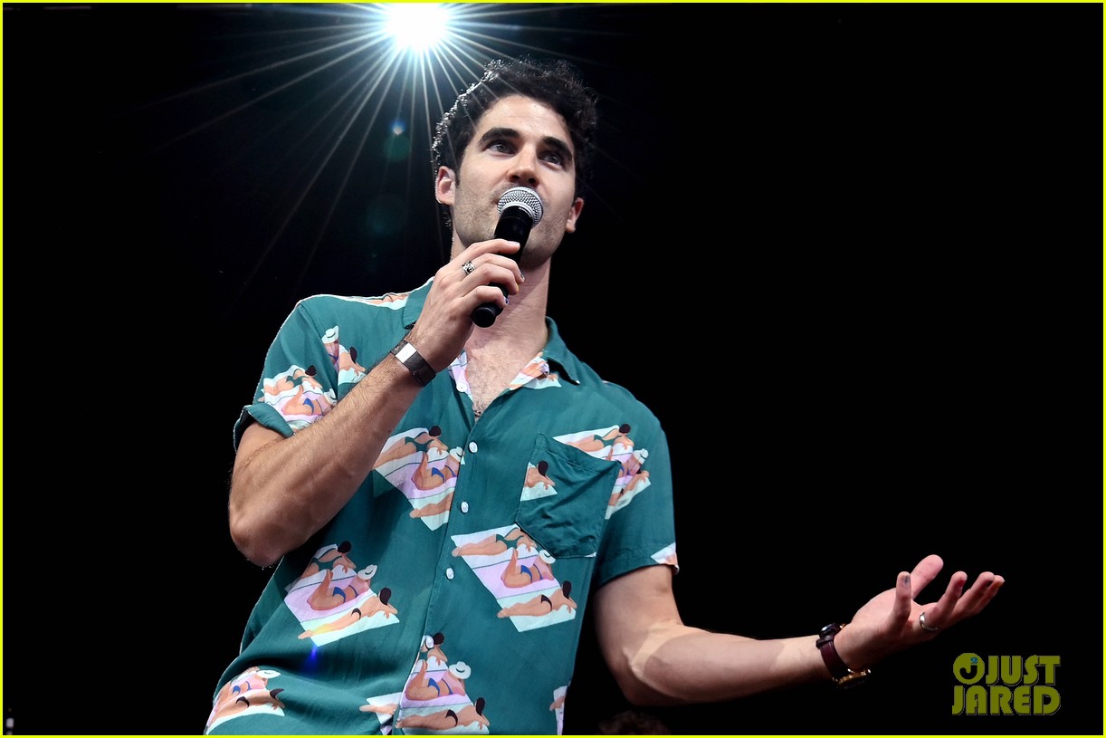 darren criss joined by the muppets at elsie fest 2021 074612143