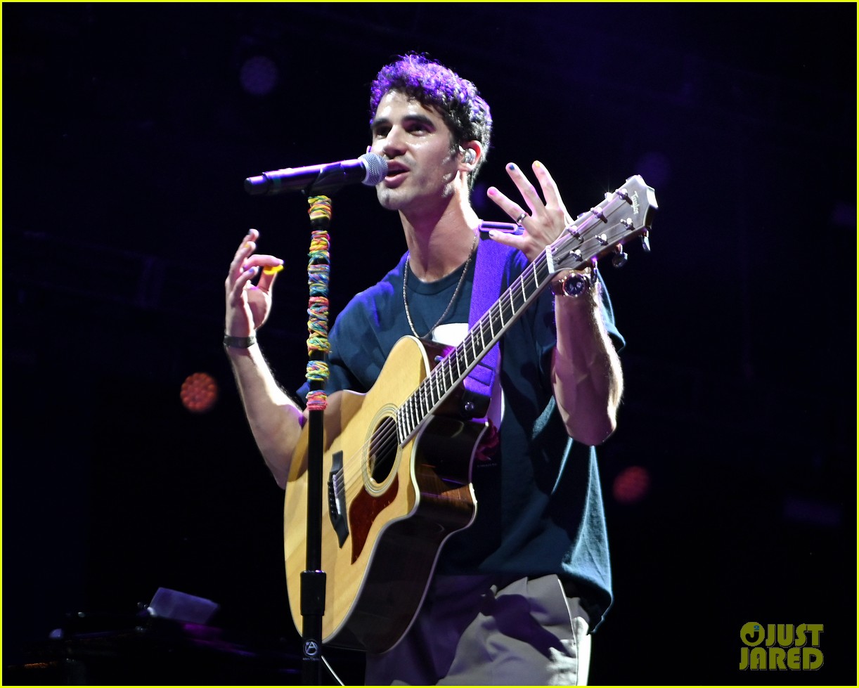 darren criss joined by the muppets at elsie fest 2021 164612152